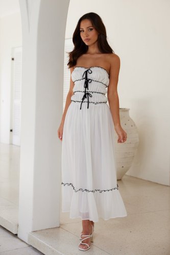 Wrinkled off shoulder sleeveless dress
