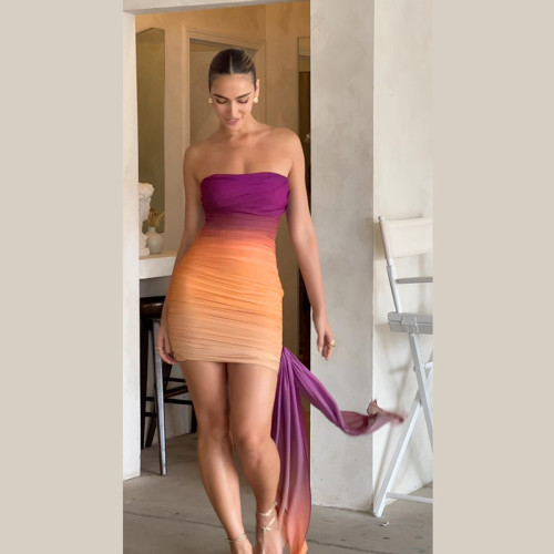 Wrinkled temperament revealing backpack buttocks strapless dress