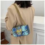 Contrasting snake patterned chain, armpit, shoulder, crossbody