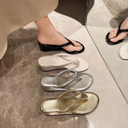 Slope heel height increasing flip flops