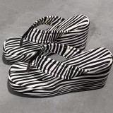 Vacation beach shoes, wearing sponge cake thick soled high-heeled slippers on the outside