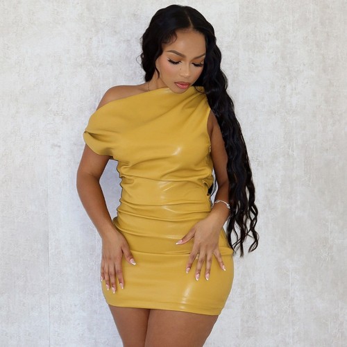 Slanted shoulder style hip hugging dress