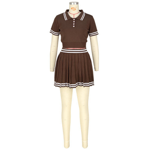 Two piece set of contrasting knitted sweater with exposed waist, POLO collar, short sleeved pleated skirt