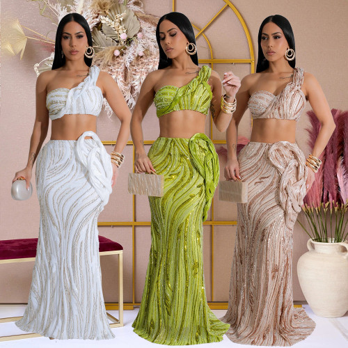 Sleeveless single shoulder short top paired with hip hugging skirt