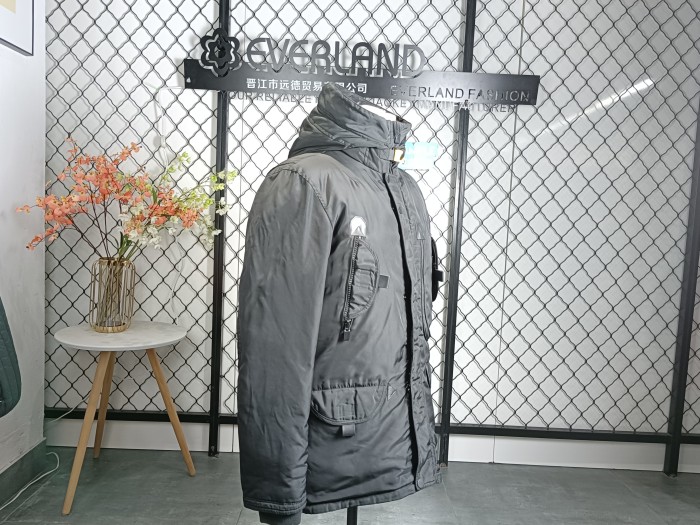 Down Snow Parka from Everland is designed to keep you looking cool and feeling warm