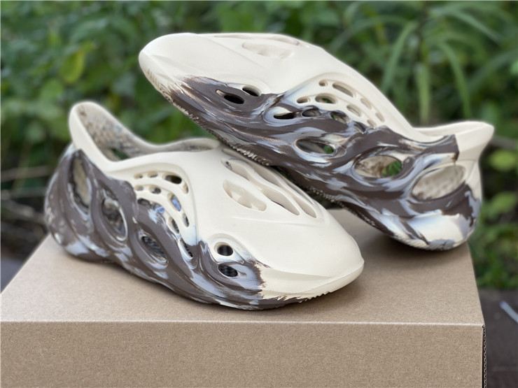 yeezy foam runner cream clay