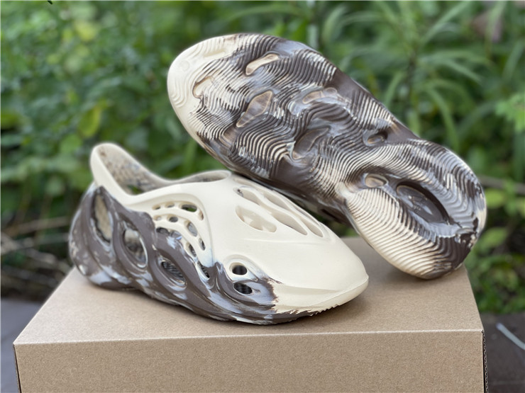 yeezy foam runner clay
