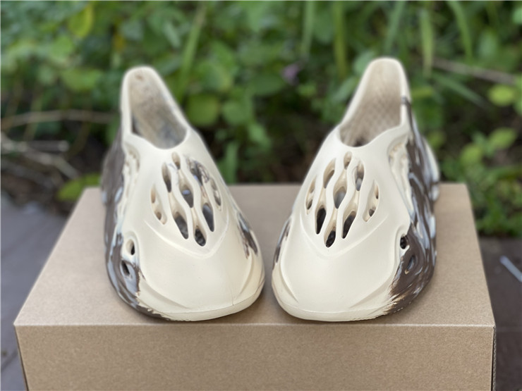 yeezy foam runner mx cream clay