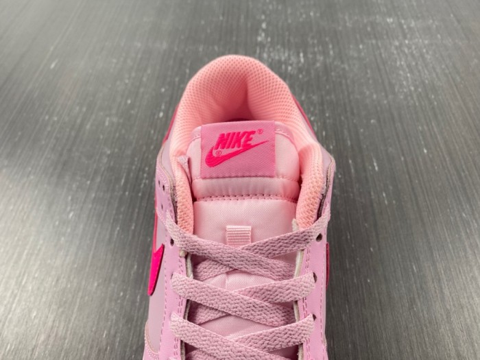 Nike SB Dunk Low Triple Pink