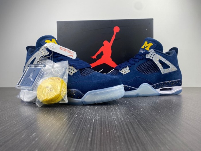 Air Jordan 4 Retro PE University of Michigan 