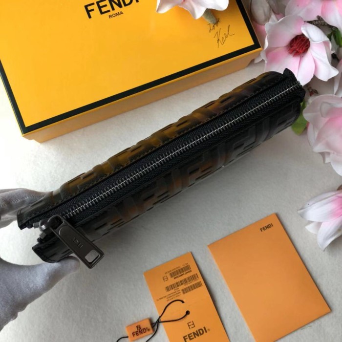 FENDI/フェンディ 長財布通販 セカンドバッグ FD19P280-FD25