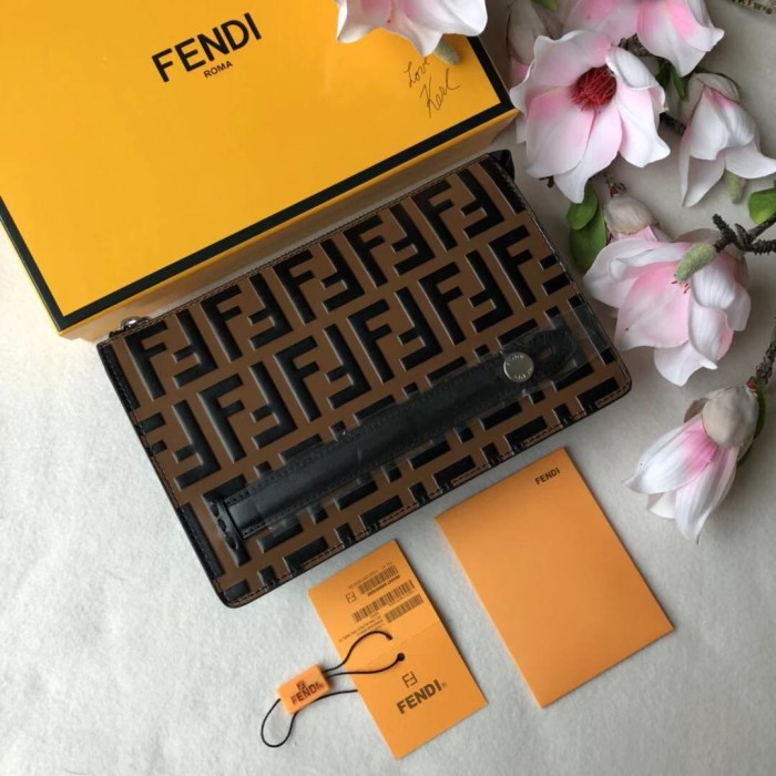 FENDI/フェンディ 長財布通販 セカンドバッグ FD19P280-FD24