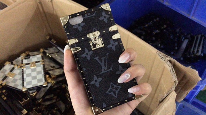 ルイヴィトン モノグラム iphoneX/xr/xs maxケースブランド iphone xs/8plusカバー人気通販 ストラップ付け 男女兼用