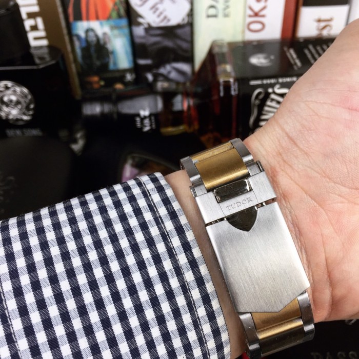 チュードル（TUDOR ）メンズ 時計 42mm 自動巻き 腕時計 TUD-TSH380-33