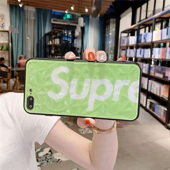 シャネル シュプリーム コラボ iphone xrケース ブランド アイフォンxs max カバー オシャレiphone xsジャケットケース ダイヤモンド 人気 芸能人愛用