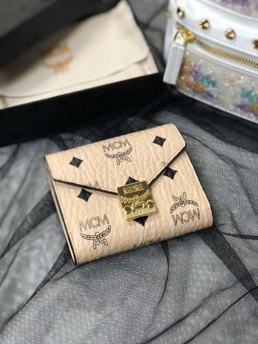 人気商品激安 エムシーエム 短財布 三つ折り財布 8096-MC478