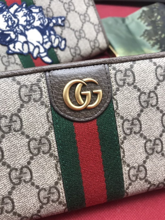 美品 GUCCI グッチ 長財布 ラウンドファスナー式財布 557696-3