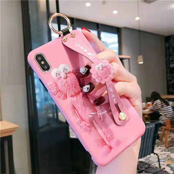 KAWS iphone 11/11maxケース 可愛い 人気カウズiphone xs/xrケース 面白い フィギュア 少女心満々 KAWSアイフォxs maxケース ハンドベルト付き 潮流