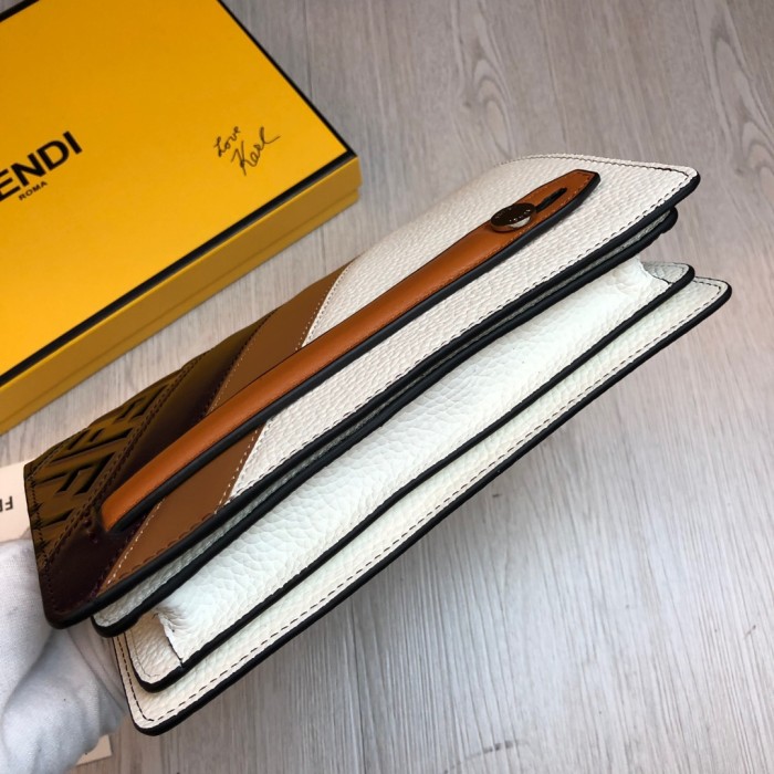 特N品 FENDI/フェンディ 財布 セカンドバッグ XD19P380-FD24