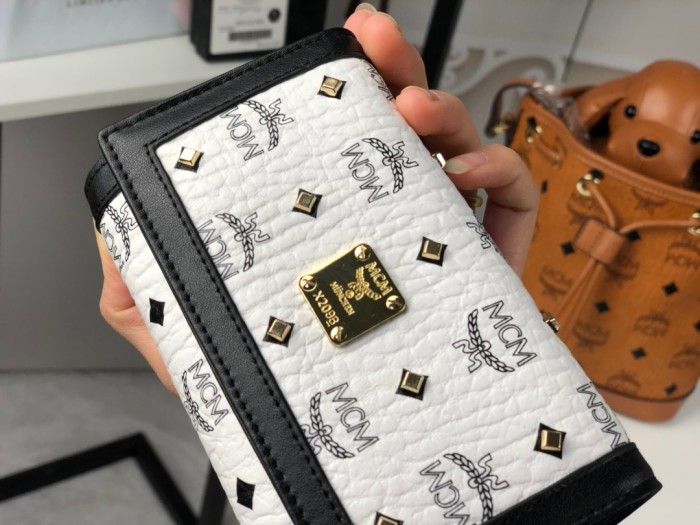人気商品激安 エムシーエム 短財布 三つ折り財布 8033-MC494