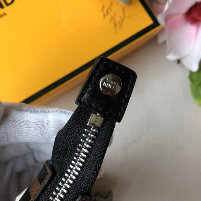 FENDI/フェンディ 長財布通販 セカンドバッグ FD19P280-FD24