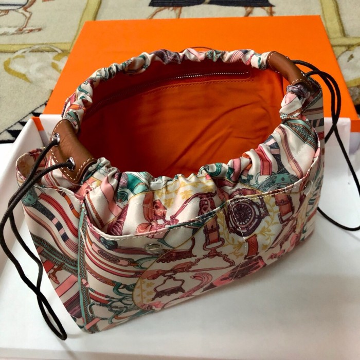 新品 エルメス [HERMES] ポーチ 収納バッグ TA2001P250-HE-26
