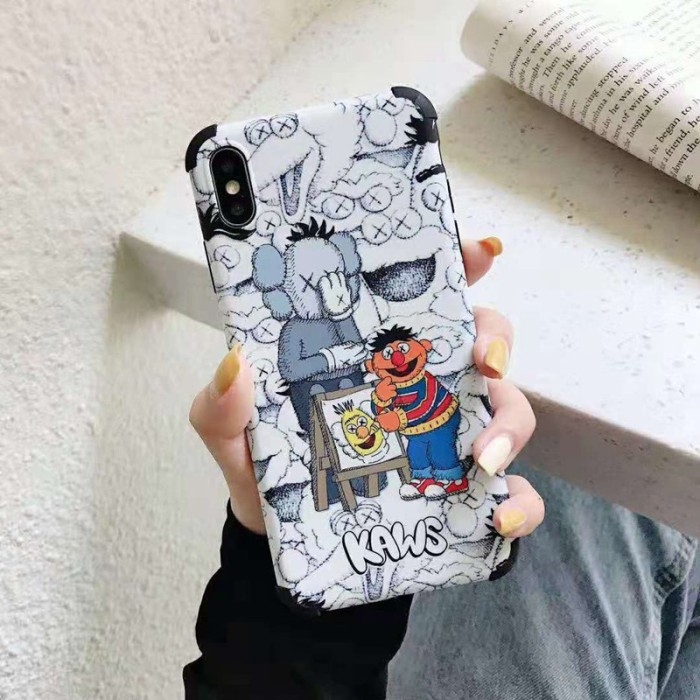 KAWS iphone 11/11Rケース可愛いキャラクター付きiphone xr/xs maxケース 個性潮流iphonex/8/7 plusケース 保護性 耐衝撃