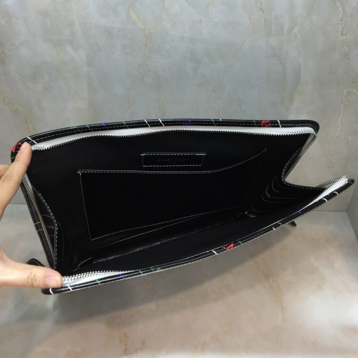 バレンシアガ ☆大人気定番商品☆ セカンドバッグ XD-2001P480-443092-2