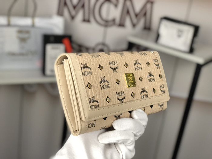 19年秋冬新作 エムシーエム 长財布 三つ折り財布 8032-MC501