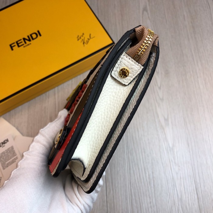 特N品 FENDI/フェンディ 財布 セカンドバッグ XD19P380-FD23