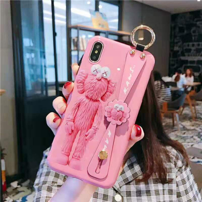 KAWS iphone 11/11maxケース 可愛い 人気カウズiphone xs/xrケース 面白い フィギュア 少女心満々 KAWSアイフォxs maxケース ハンドベルト付き 潮流