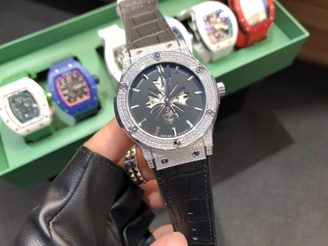 ウブロHUBLOT クラシックフュージョン Asian/2836ムーブメント搭載 TSH2001P550-HU13