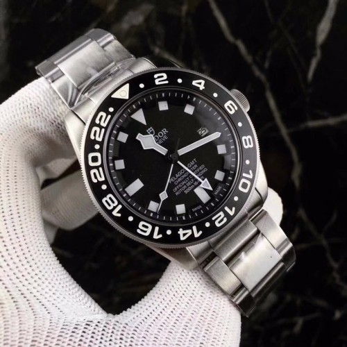 チュードル（TUDOR ）メンズ 時計 42mm 自動巻き 腕時計 TUD-TSH410-15