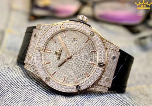 HUBLOT ウブロ 人気 メンズ 時計 自動巻き 人口ダイヤ付き 実物図 HU-TSH700-002