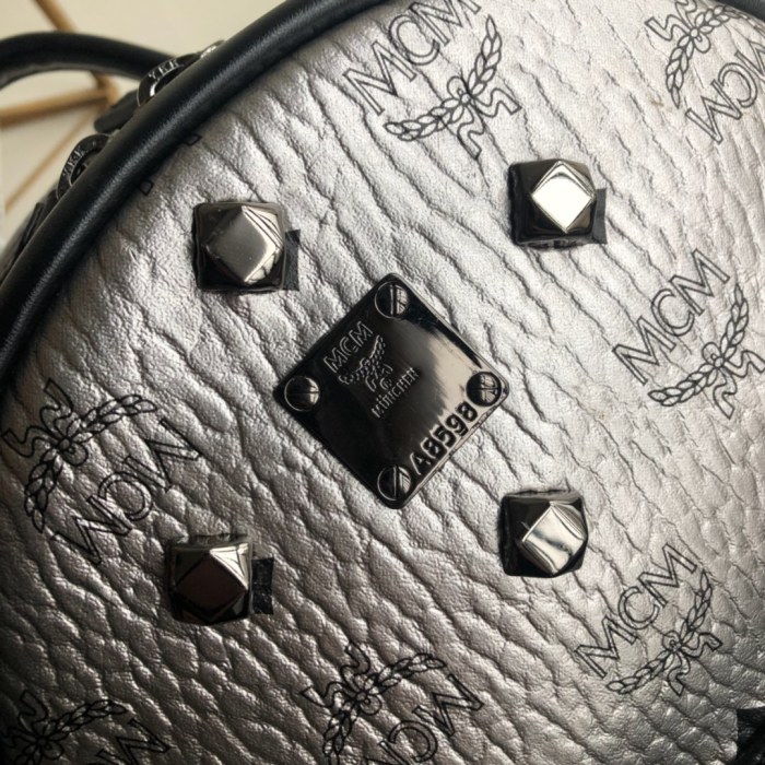 19SS エムシーエム 中号サイズ 後背包 リュック 88024-2-MC463