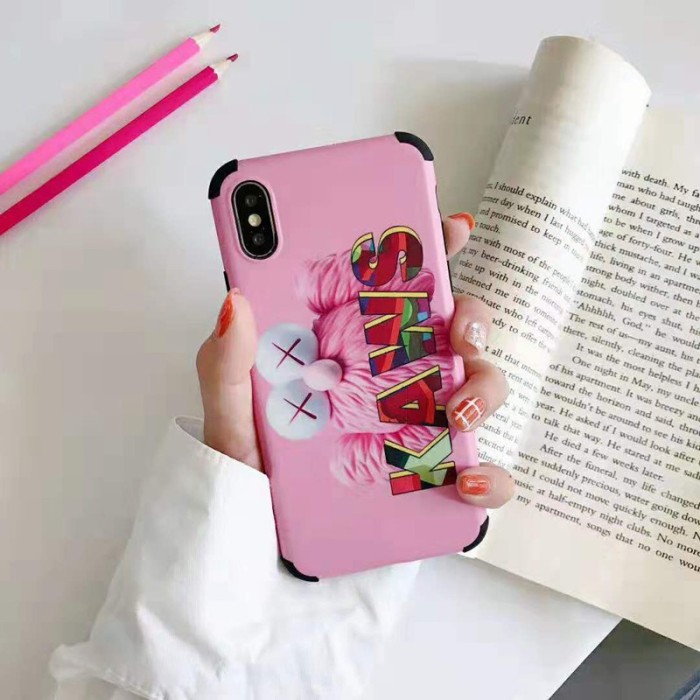 Kaws iphone11/11pro/11pro maxケース可愛いiphone xs/xr/xs maxケースアイフォン x/7/8/plusケース個性潮流 耐衝撃