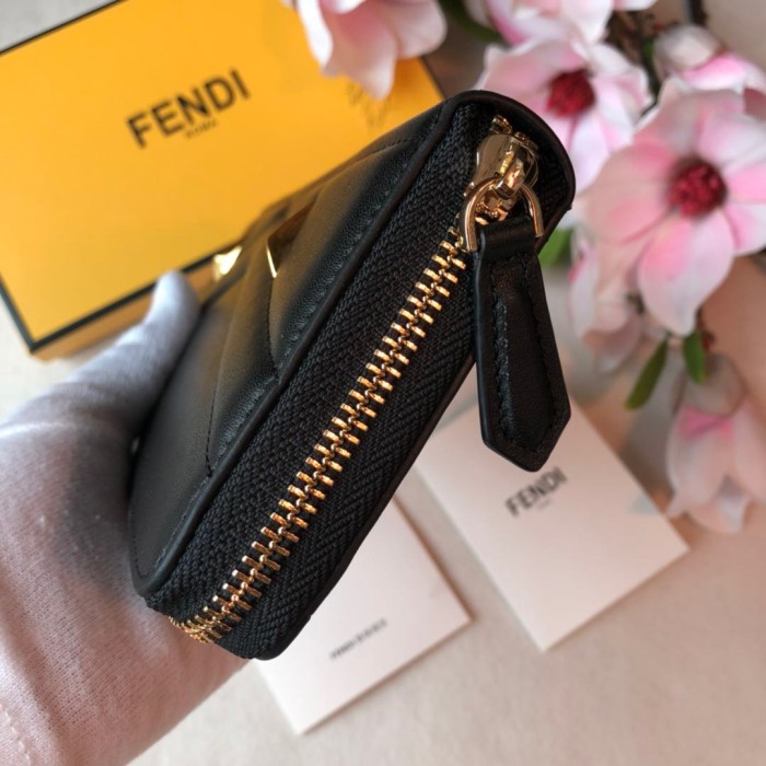 FENDI/フェンディ ラウンドファスナー式長財布 FE19P160-FD10