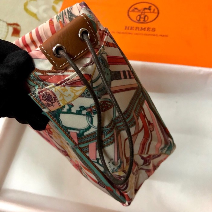 新品 エルメス [HERMES] ポーチ 収納バッグ TA2001P250-HE-26