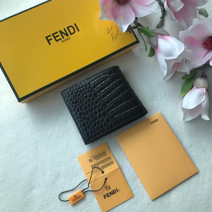 新作 FENDI/フェンディ メンズ 二つ折り短財布 FE19P110-FD06