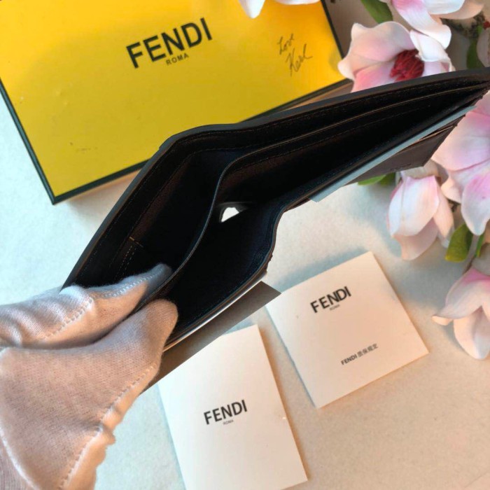 新作 FENDI/フェンディ メンズ 二つ折り短財布 FE19P110-FD08