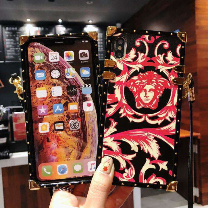 ヴェルサーチ iphone xr/xs maxケース 個性 Versace アイフォンテンアール/xs マックスカバー お洒落 iphone 6s/7/8plusケース 人気 iphone x/xsケース