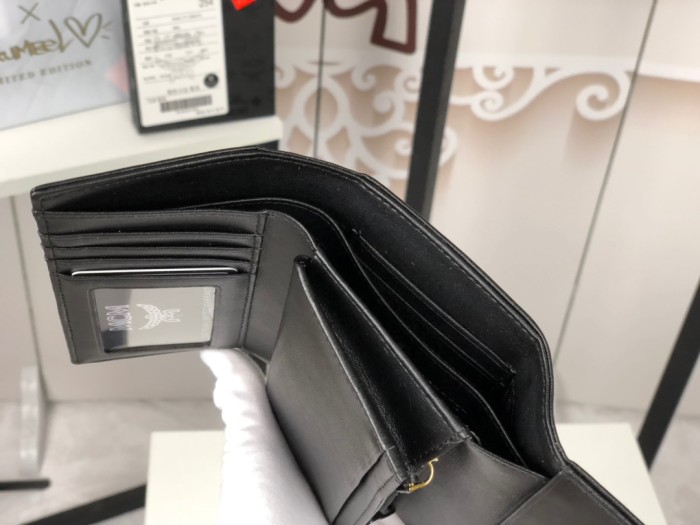 人気商品激安 エムシーエム 短財布 三つ折り財布 8033-MC494