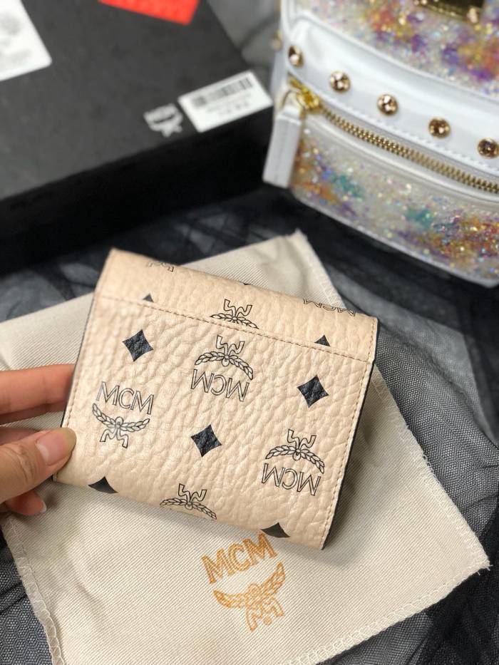人気商品激安 エムシーエム 短財布 三つ折り財布 8096-MC478
