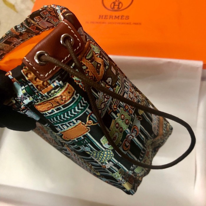 新品 エルメス [HERMES] ポーチ 収納バッグ TA2001P250-HE-25