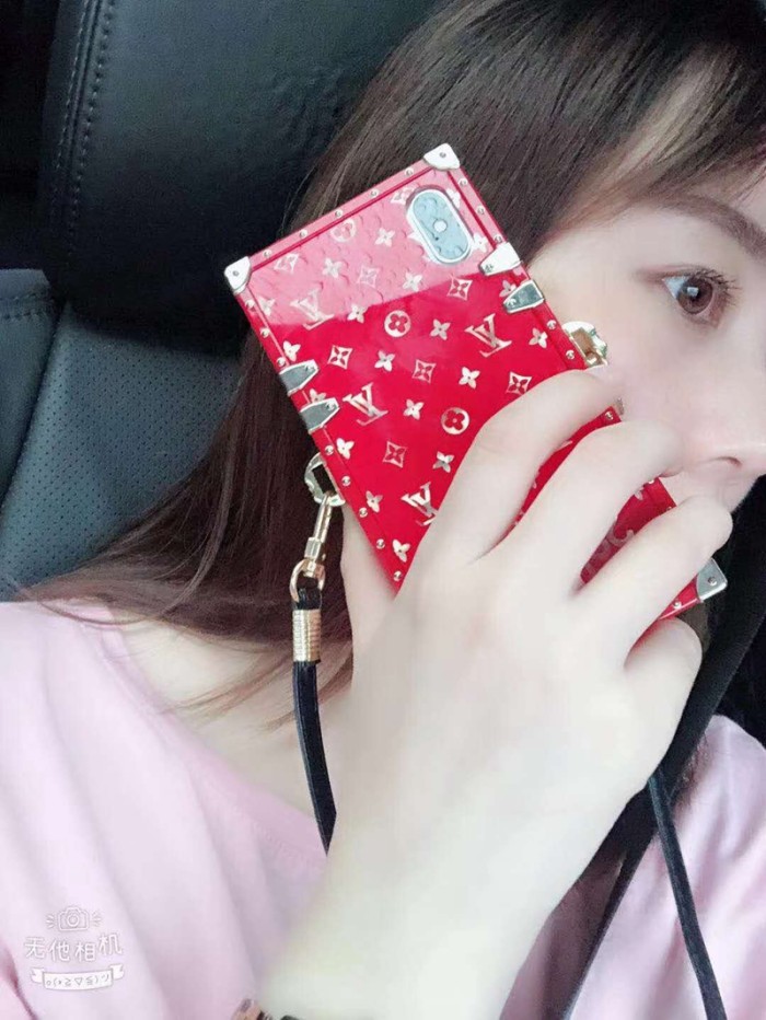 シュプリームxルイヴィトンコラボ iphone 9/xs plusケース 人気潮流 ブランド supreme アイフォン x plus/8 カバー ストラップ付け レデイース向け