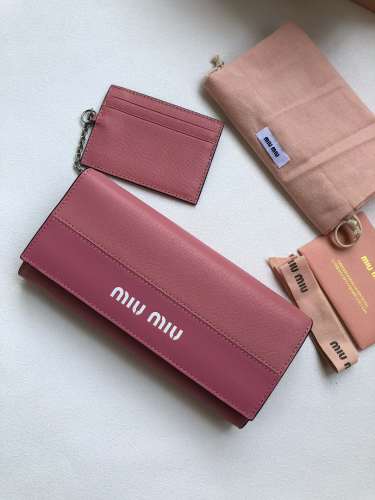 MIUMIU ミュウミュウ 新作 長財布 二つ折り財布 BLL-2001P150-5MH019