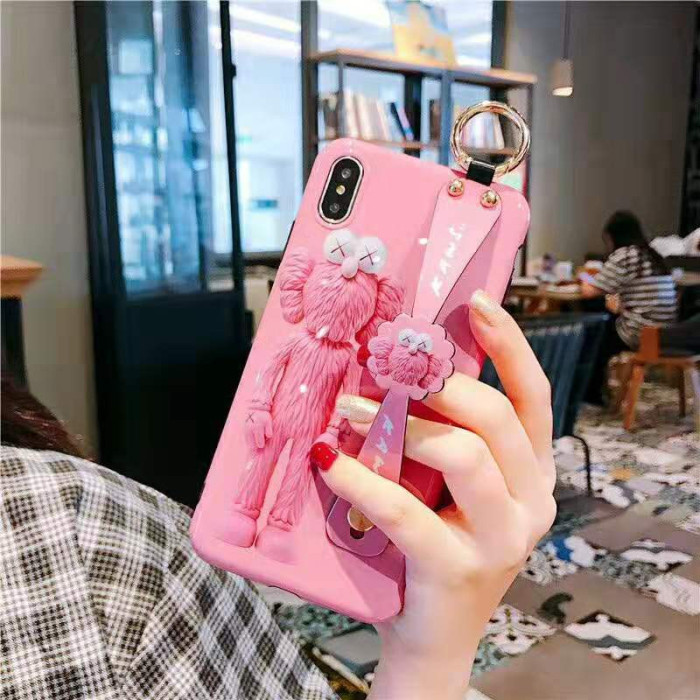 KAWS iphone 11/11maxケース 可愛い 人気カウズiphone xs/xrケース 面白い フィギュア 少女心満々 KAWSアイフォxs maxケース ハンドベルト付き 潮流