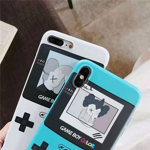 KAWS iphone xr/xi/11maxケース可愛いキャラクター iphone xs/xs maxケースお洒落個性アイフォン x/8 plusケース薄型保護性