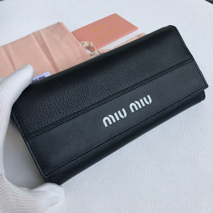 MIUMIU ミュウミュウ 新作 長財布 二つ折り財布 BLL-2001P150-5MH019-1