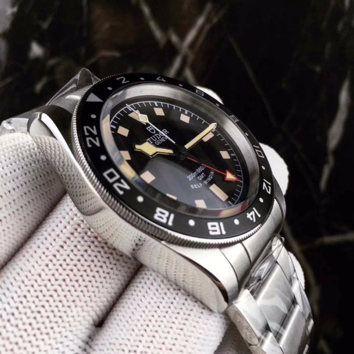 チュードル（TUDOR ）メンズ 時計 42mm 自動巻き 腕時計 TUD-TSH410-17